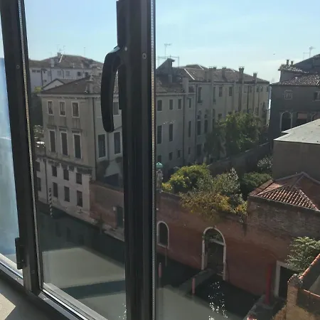 شقة Homes & Holidays Art District *