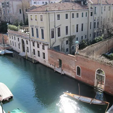 شقة Homes & Holidays Art District *