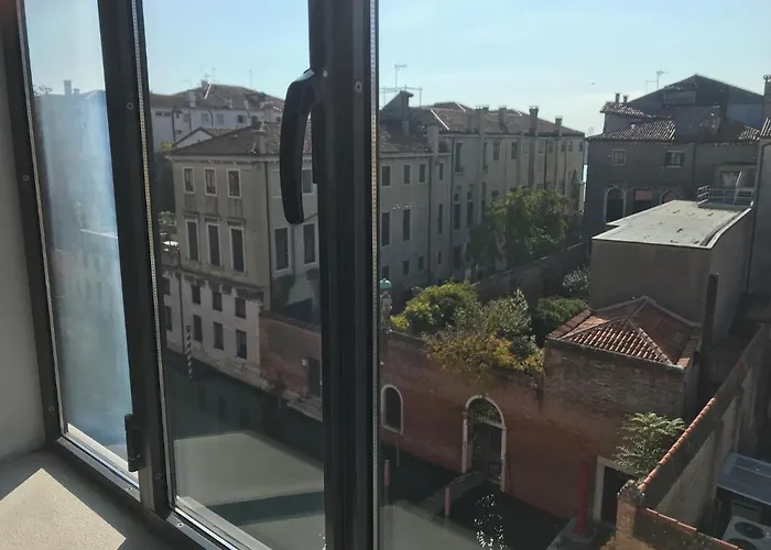 شقة Homes & Holidays Art District *