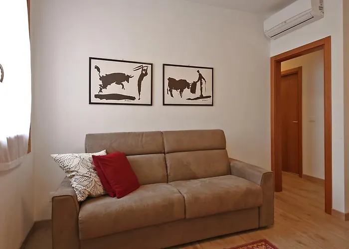 Homes & Holidays Art District *