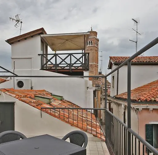 شقة Homes & Holidays Art District *