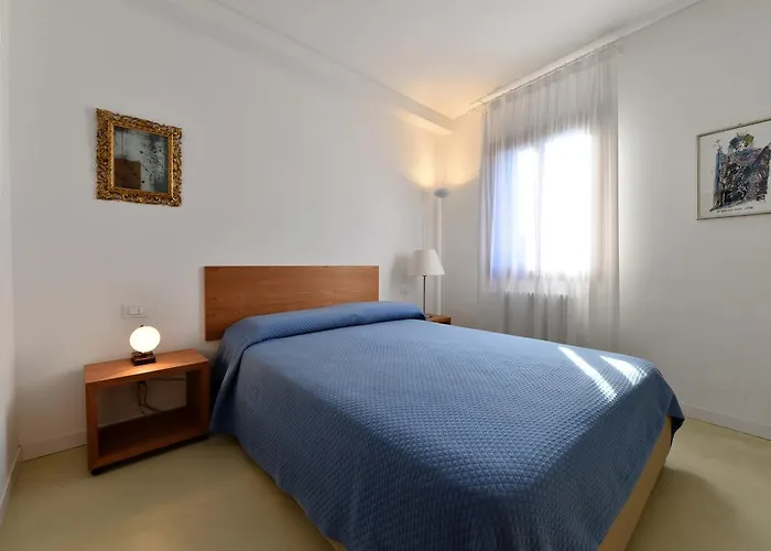 شقة Homes & Holidays Art District *