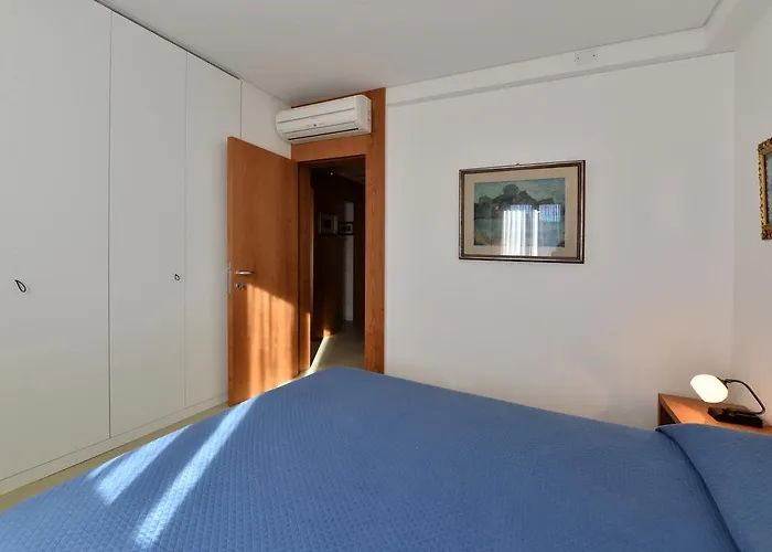 Homes & Holidays Art District * البندقية