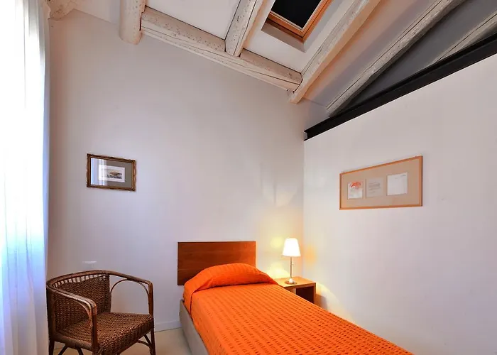 شقة Homes & Holidays Art District *