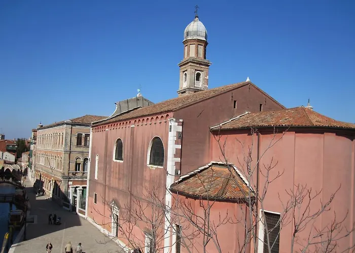 Homes & Holidays Art District