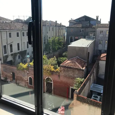 Homes & Holidays Art District