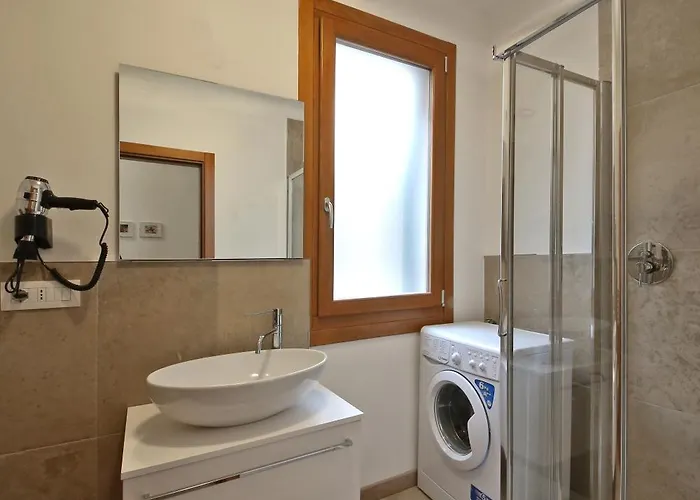 Homes & Holidays Art District