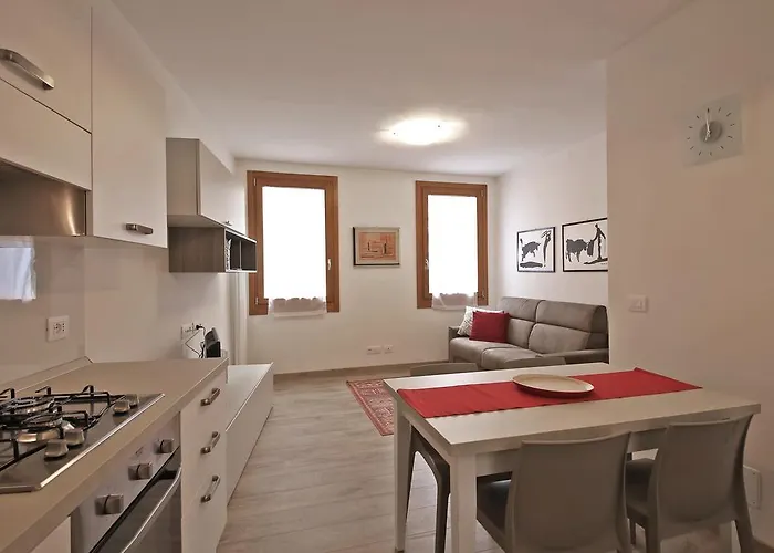 Homes & Holidays Art District