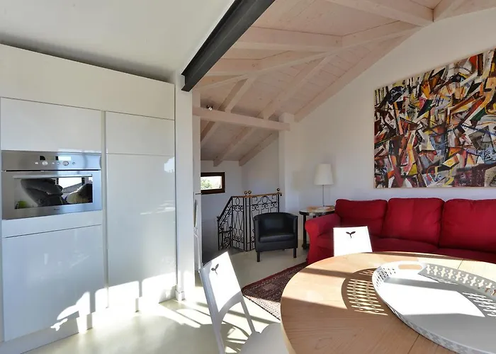 Homes & Holidays Art District