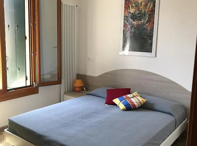 Homes & Holidays Art District Apartment *