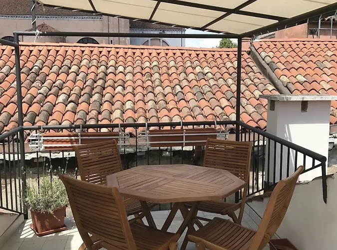 Homes & Holidays Art District Apartment *