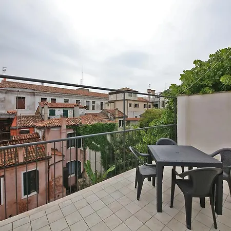 Homes & Holidays Art District Appartamento *