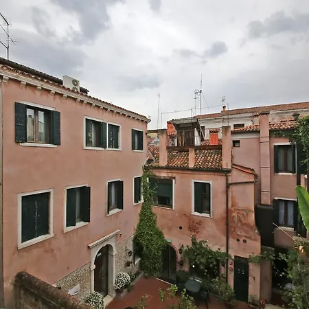 Appartamento Homes & Holidays Art District Venezia