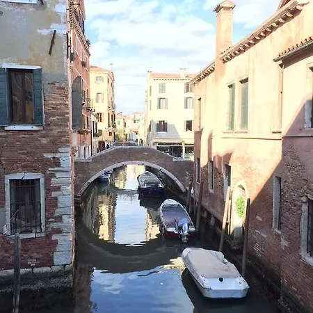Homes & Holidays Art District Venezia