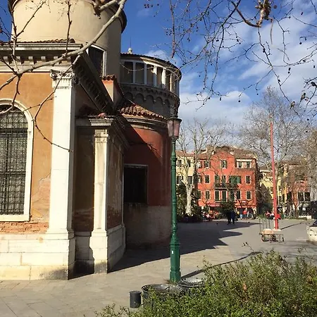 Homes & Holidays Art District Venedig