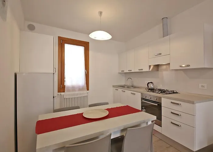 아파트 Homes & Holidays Art District *